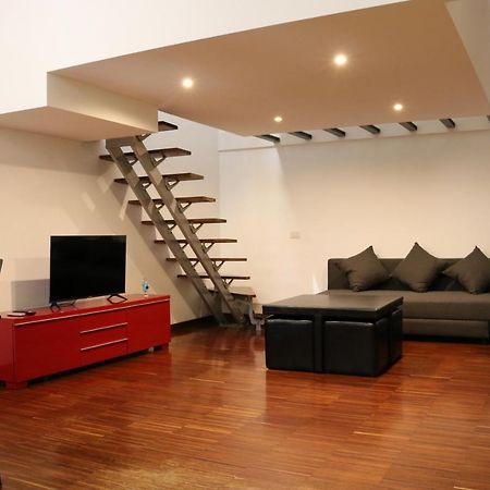 شقة Cozy & Large Loft Famagosta ميلان المظهر الخارجي الصورة