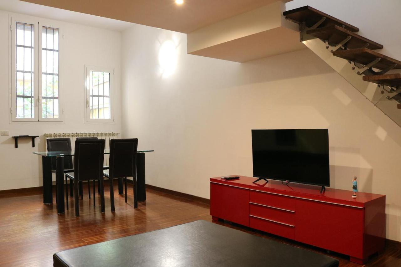 شقة Cozy & Large Loft Famagosta ميلان المظهر الخارجي الصورة